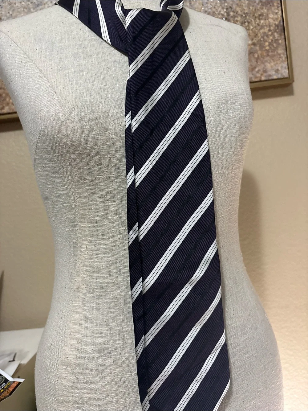 VAN GRAAF Men’s Silk Blend Navy Blue White Striped Tie Gold Crest Business